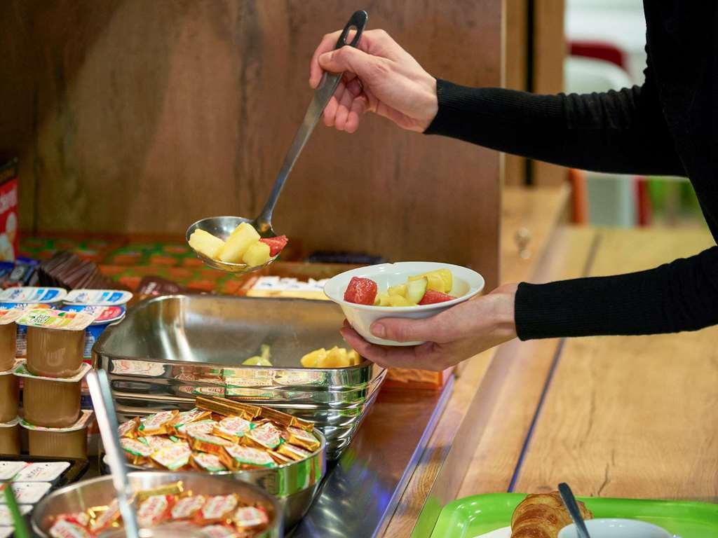 Ibis Budget Cholet Centre Ресторан фото